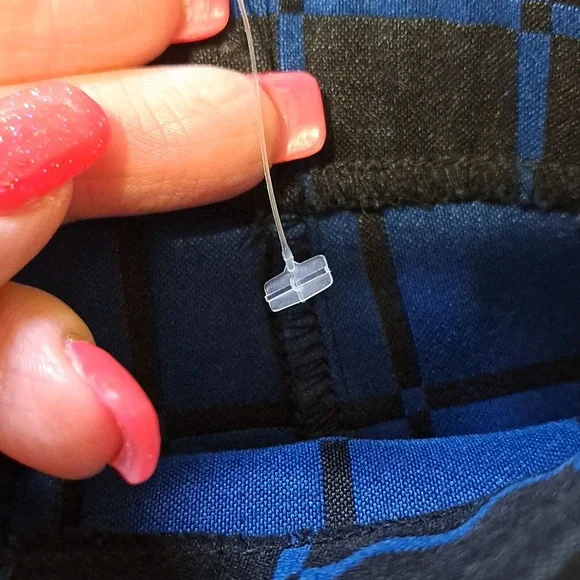 Alfani Black/Blue Zip Pockets Skirt.  Size 2P NWOT - Picture 6 of 6